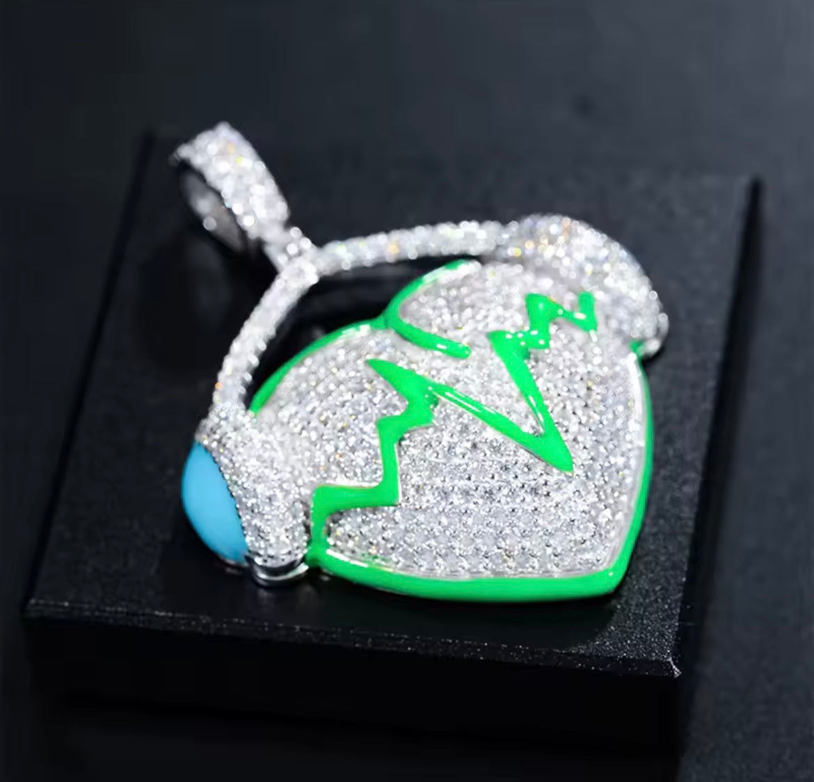 Glowing Heart With Earphone Pendant